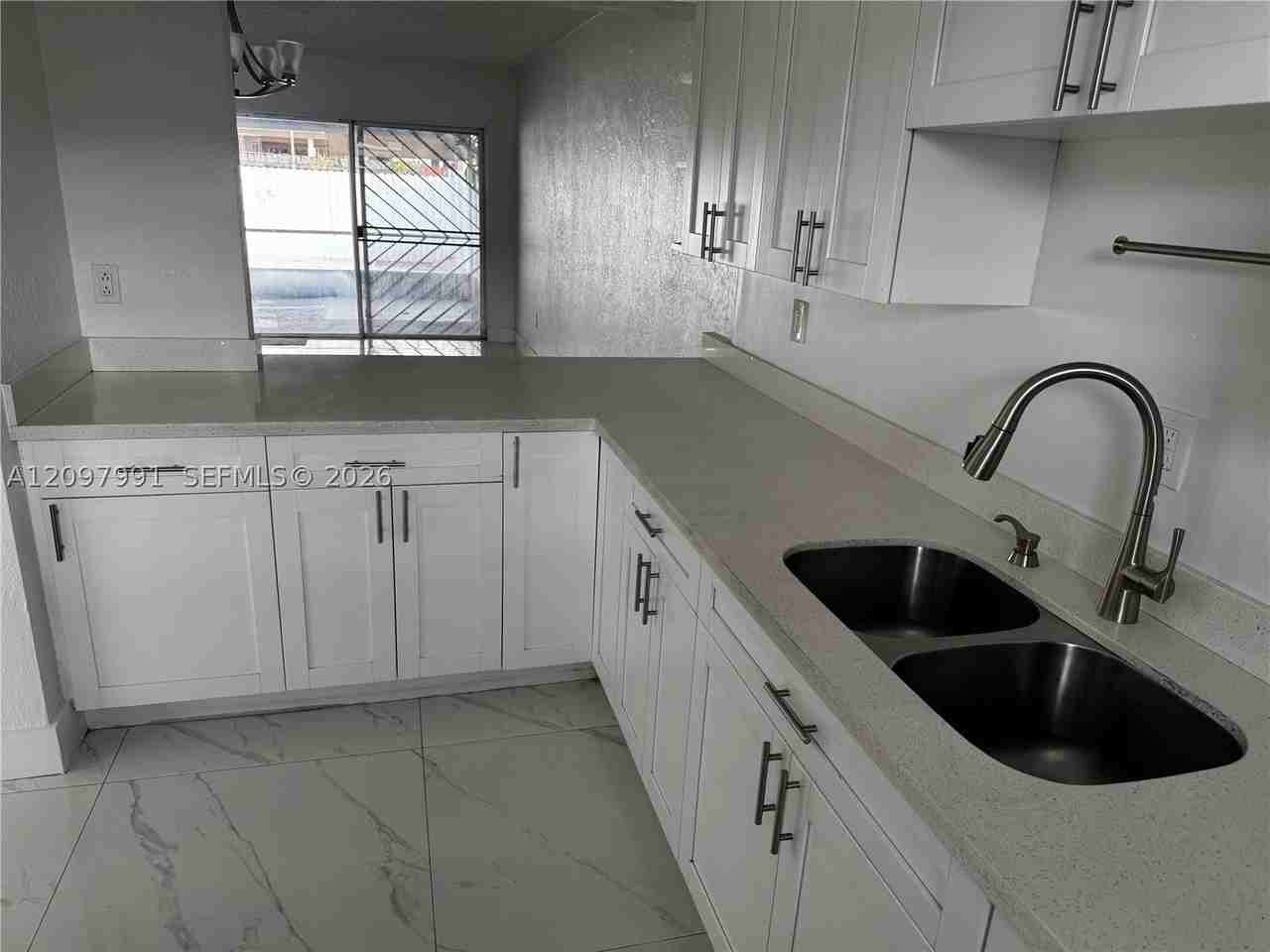 811 W 79th Pl #811 - Photo 5 of 12