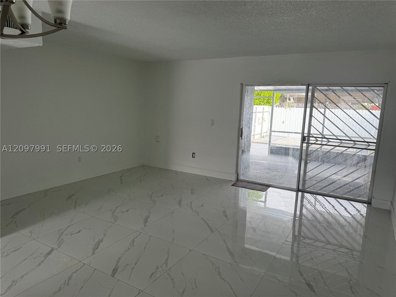 811 W 79th Pl #811 - Photo 6 of 12