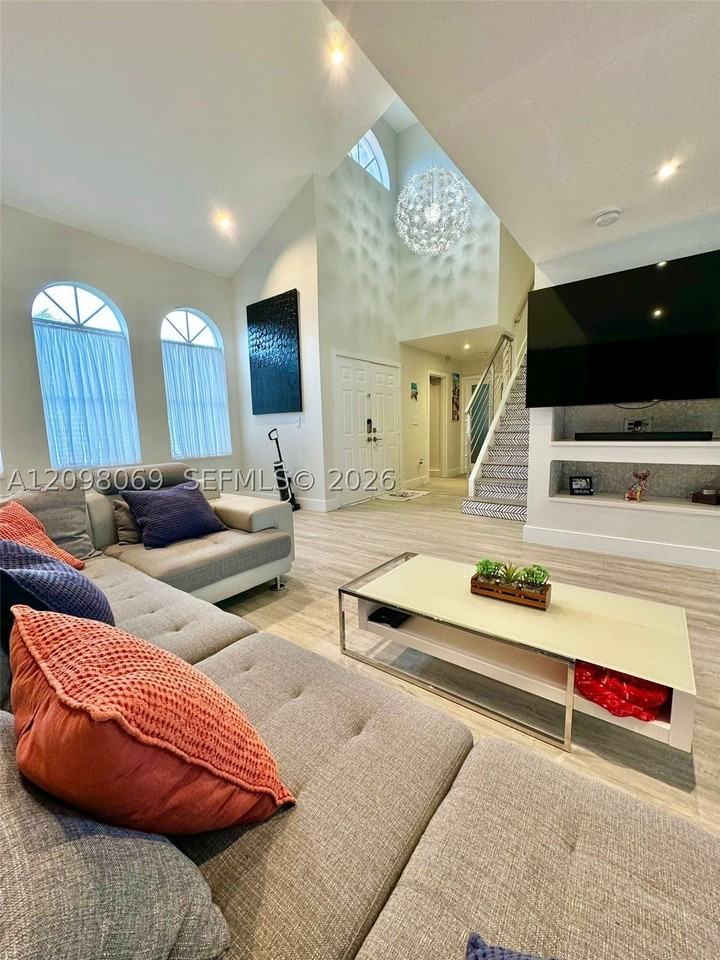 8224 Sw 163rd Ct - Photo 4 of 31