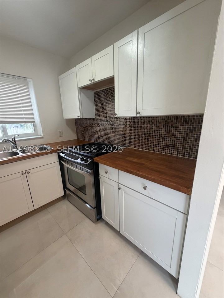1204 N 24th Ave #1206 - Photo 2 of 14