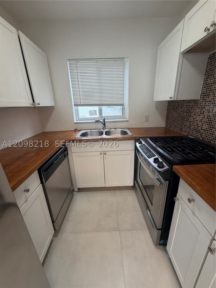 1204 N 24th Ave #1206 - Photo 3 of 14