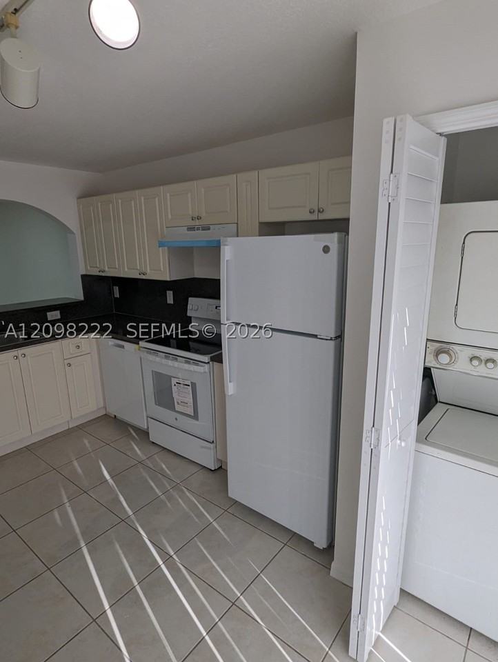 2911 Se 13th Rd #103-40 - Photo 4 of 10