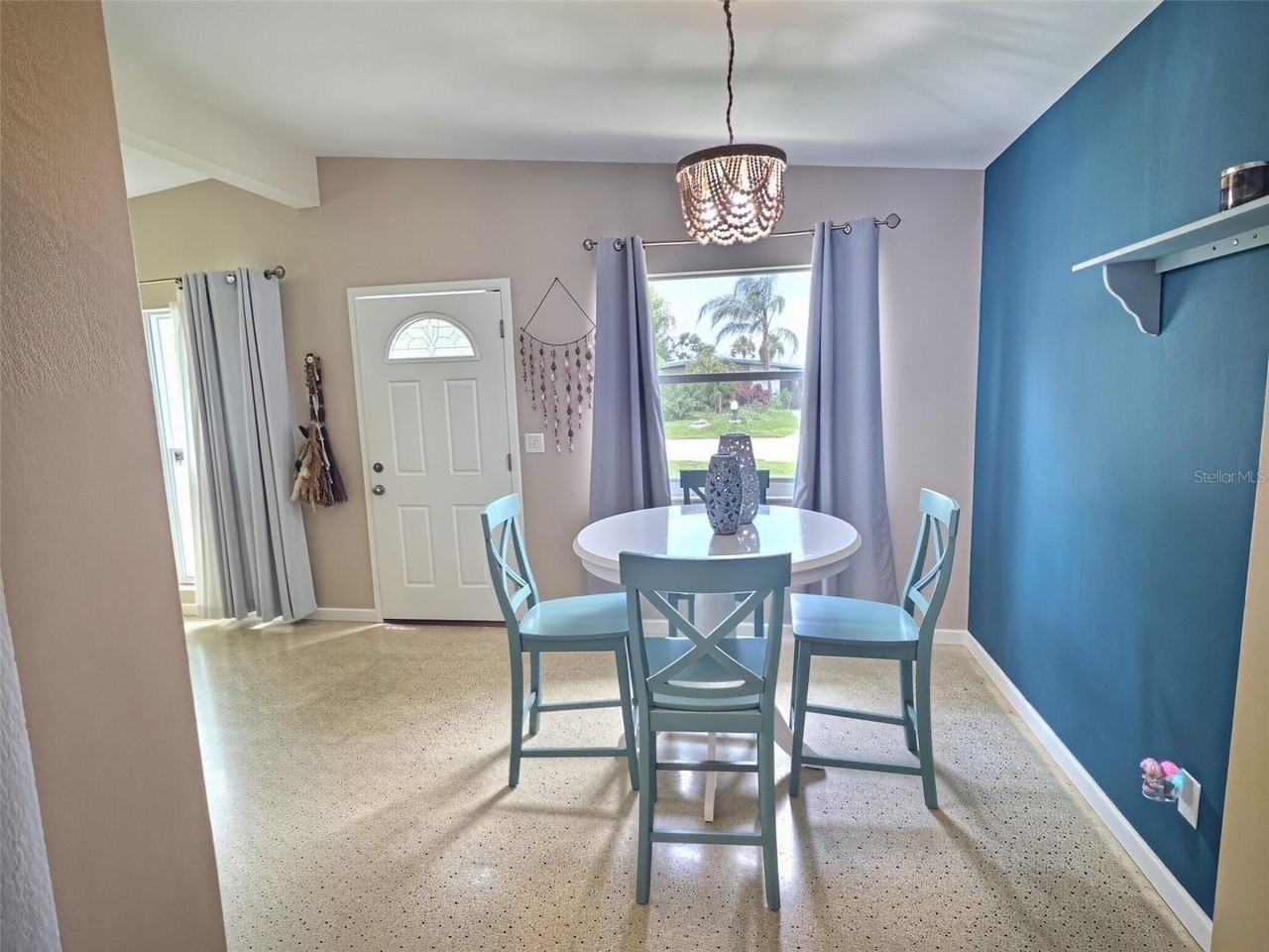 329 Glen Oak Rd - Photo 3 of 18