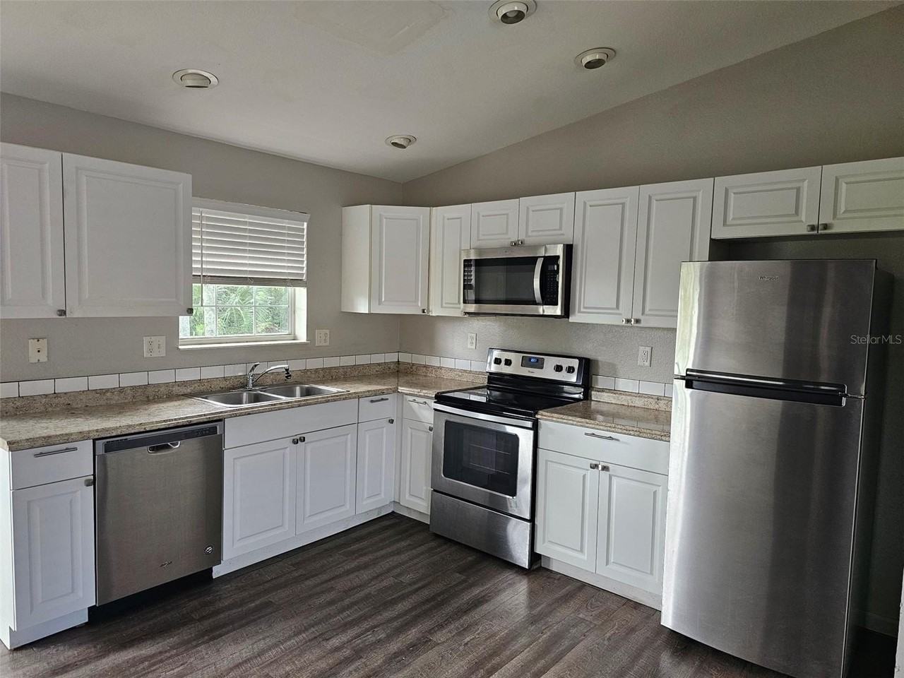 1720 30th Ave E - Photo 6 of 25