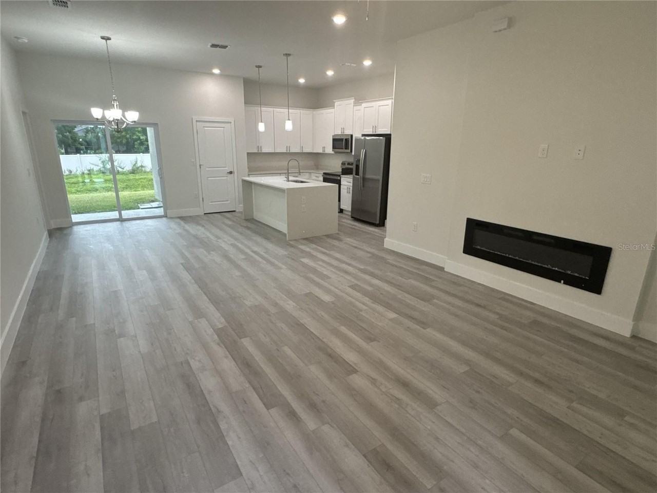 2231 Vancouver Ln - Photo 3 of 22