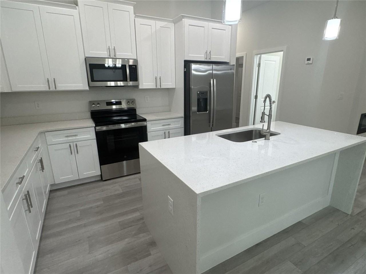 2231 Vancouver Ln - Photo 7 of 22