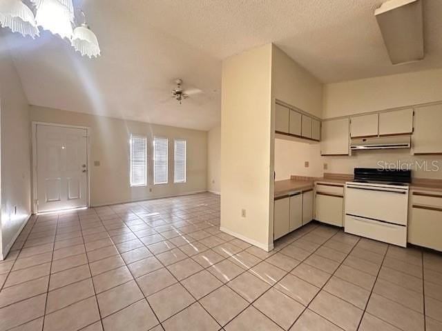 32801 Lake Square Ct #2 - Photo 3 of 8