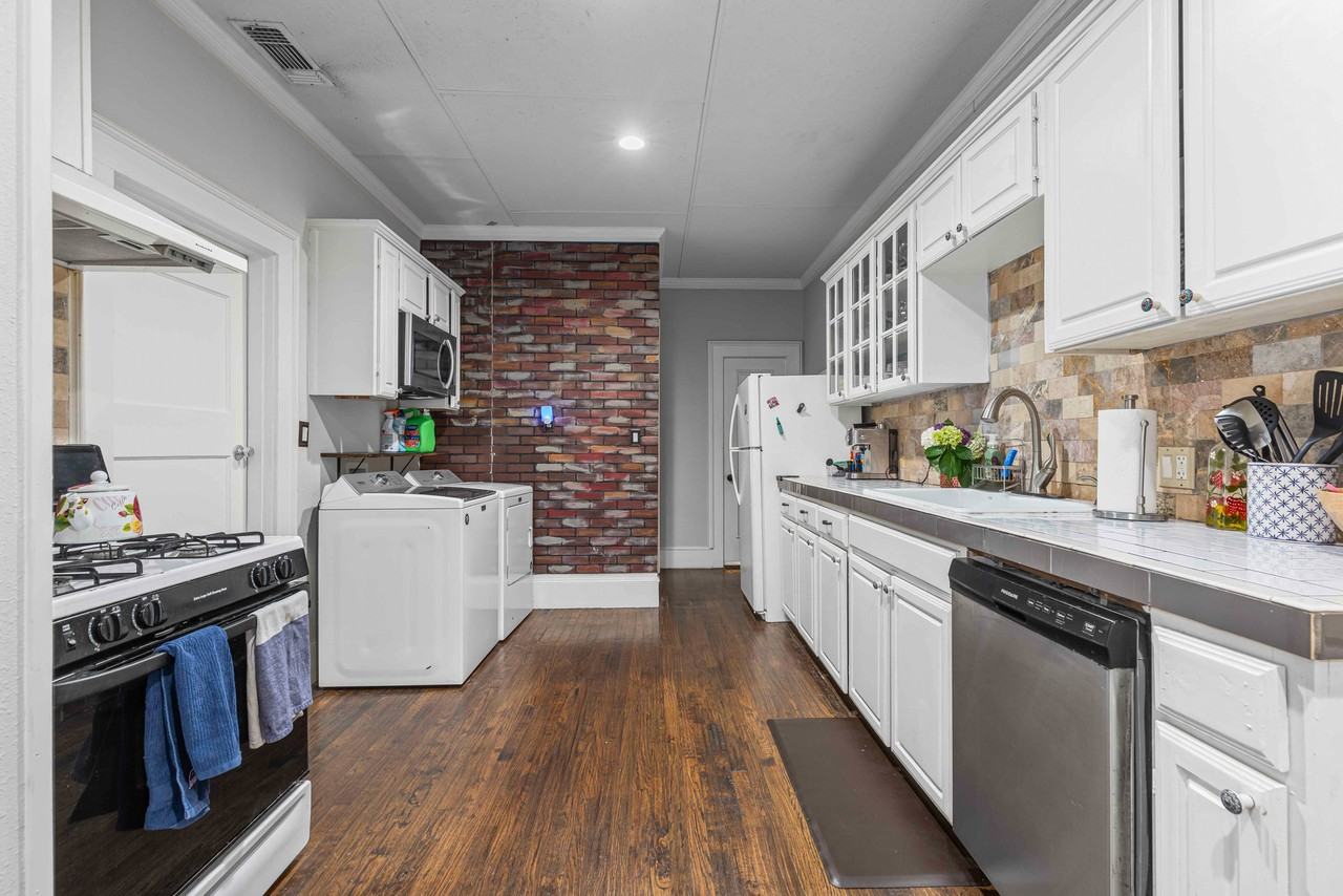 4005 Lafayette Ave - Photo 6 of 13