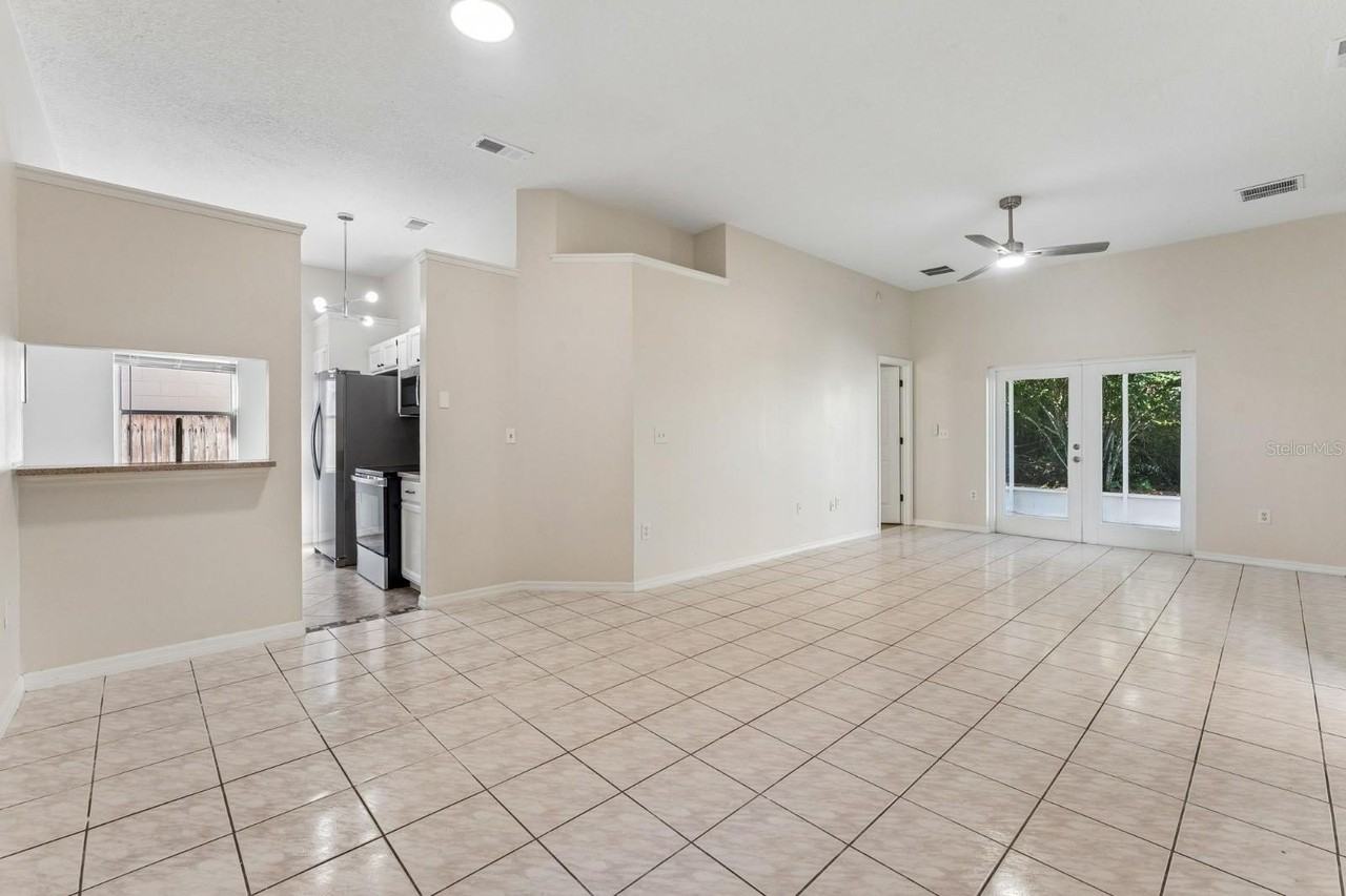 11850 Hullbridge Ct - Photo 4 of 18