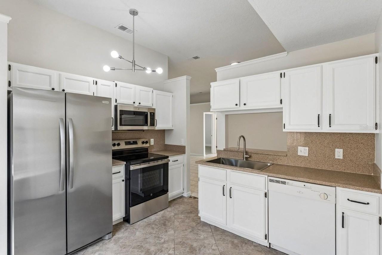 11850 Hullbridge Ct - Photo 6 of 18