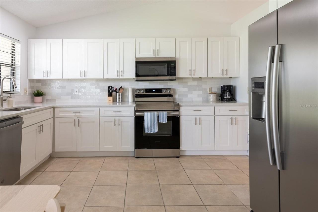 1085 Indian Ridge Trl E - Photo 2 of 26