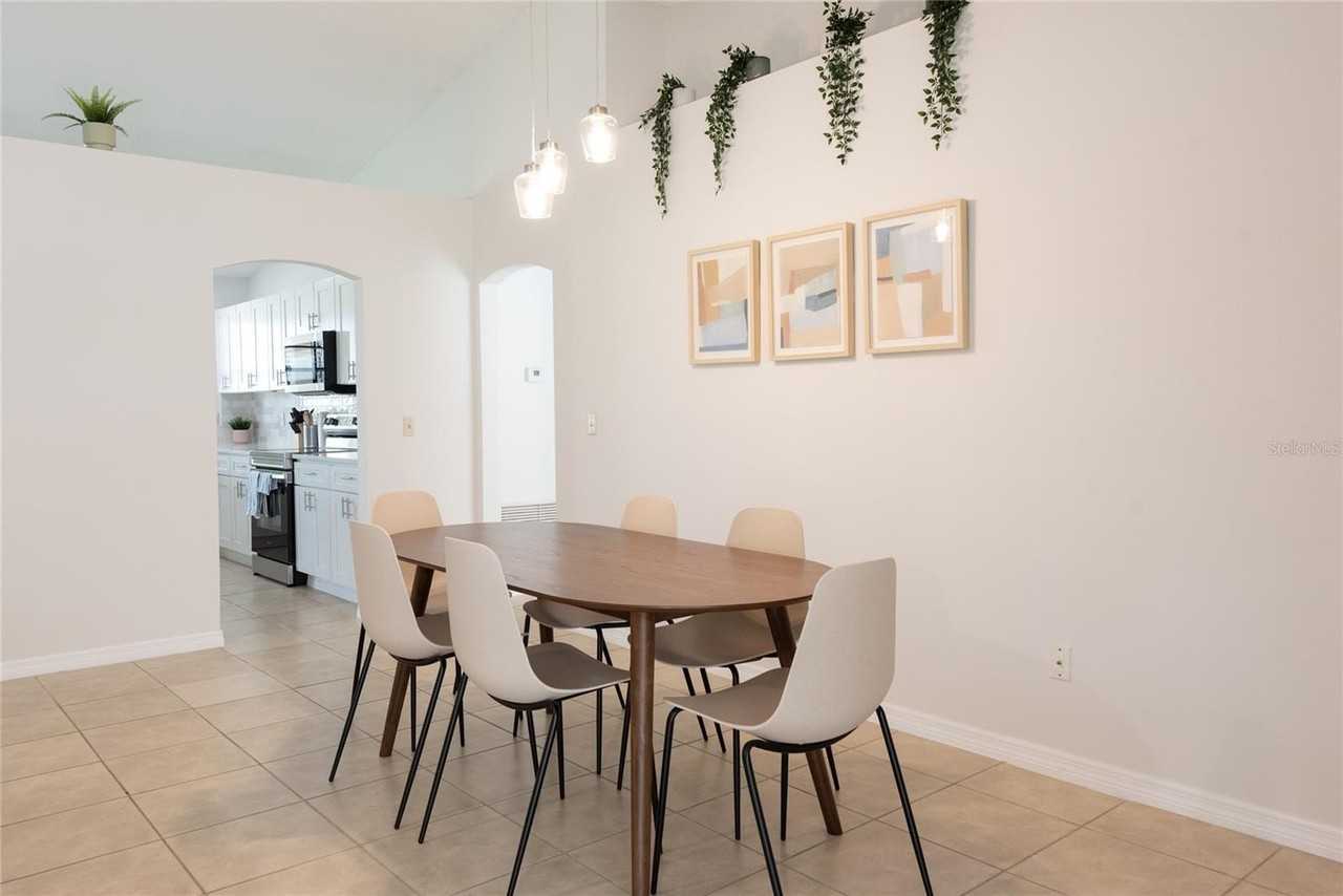 1085 Indian Ridge Trl E - Photo 5 of 26