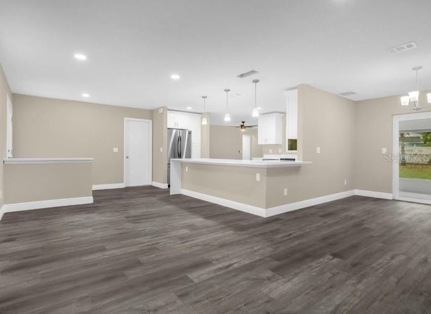 1560 Guinevere Dr - Photo 4 of 26