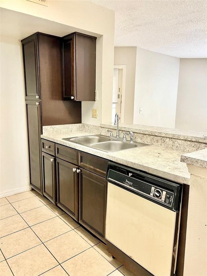 401 Fountainhead Cir #151 - Photo 7 of 25