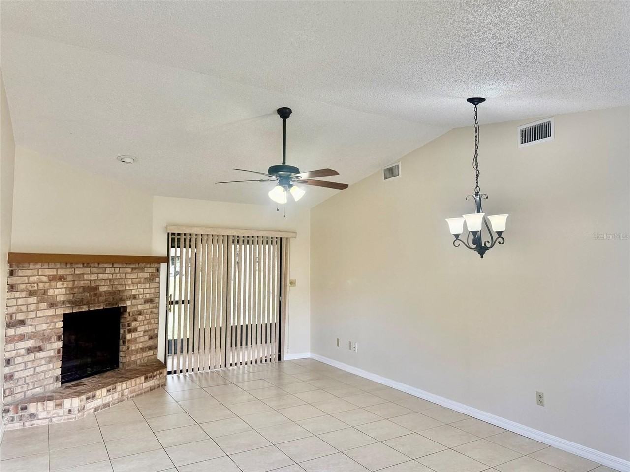 1805 Foxhall Cir - Photo 6 of 26