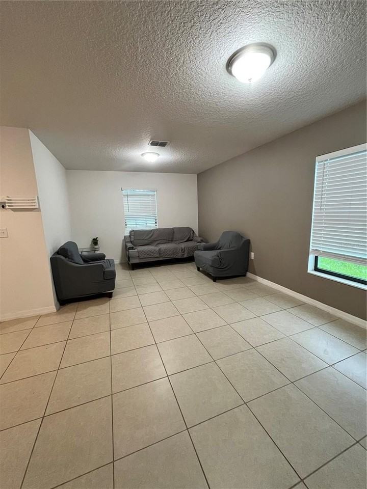 2121 Hibiscus Pl - Photo 3 of 11