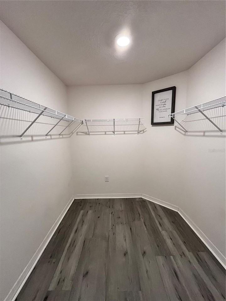 2121 Hibiscus Pl - Photo 7 of 11