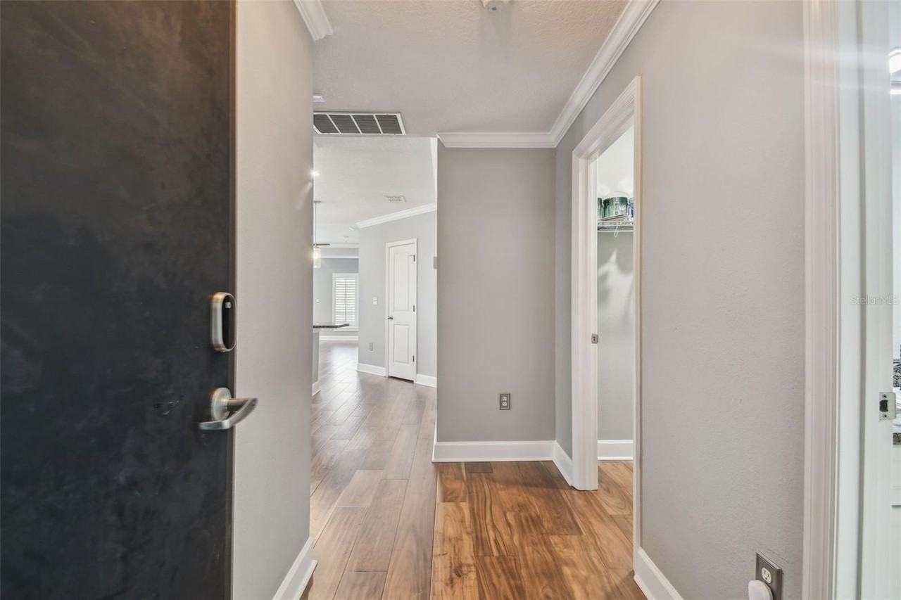 435 S Oregon Ave #304 - Photo 4 of 43