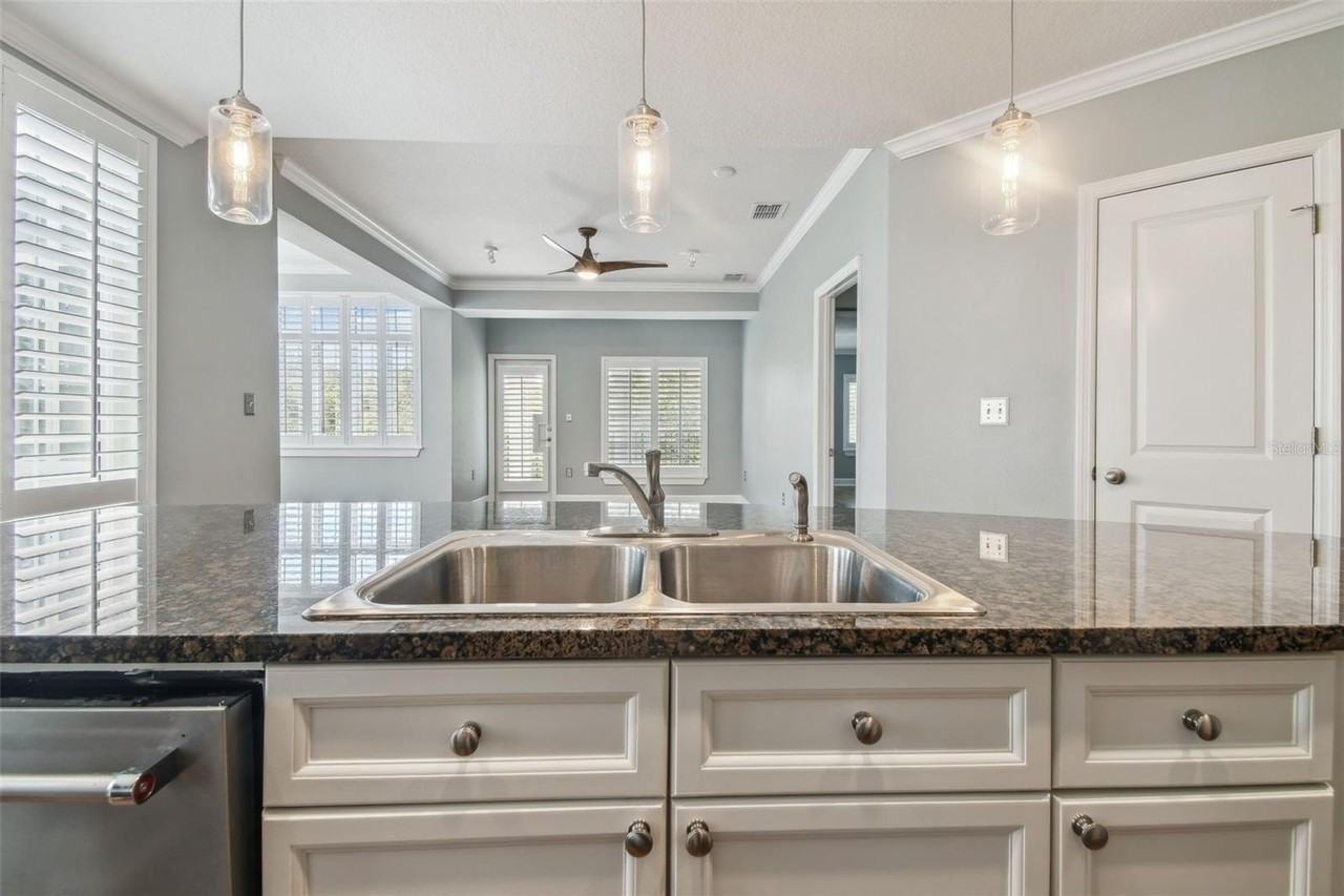 435 S Oregon Ave #304 - Photo 6 of 43