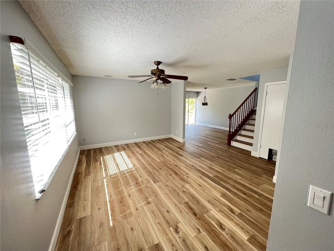 946 Berkley Ct N - Photo 6 of 10