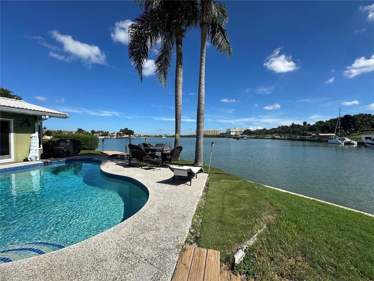 502 Palm Dr - Photo 3 of 20