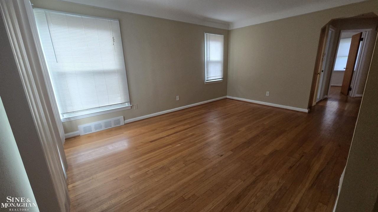 21553 Newcastle Rd - Photo 2 of 14