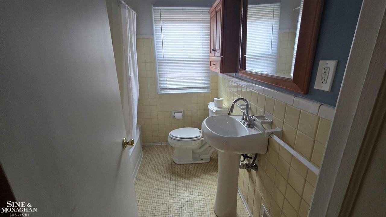 21553 Newcastle Rd - Photo 6 of 14