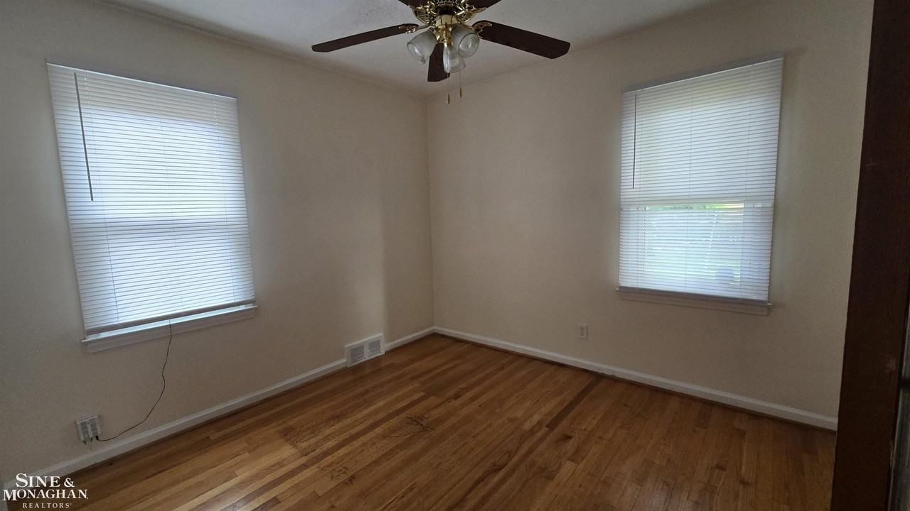 21553 Newcastle Rd - Photo 7 of 14