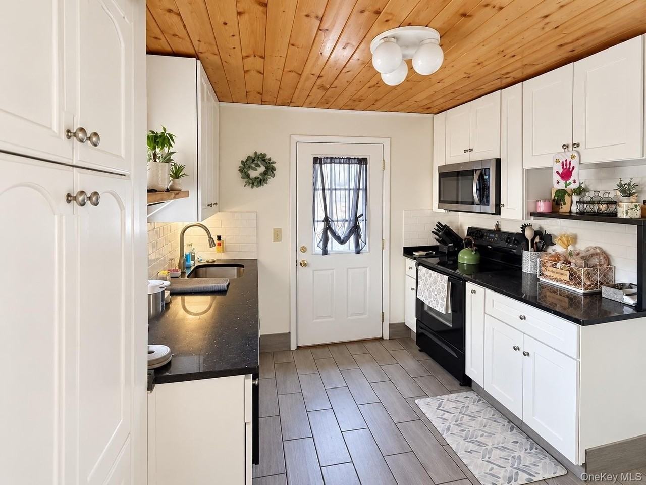 20 West St - Photo 2 of 18