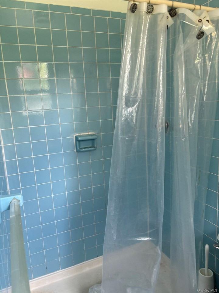 3143 101st St #2FL - Photo 2 of 6