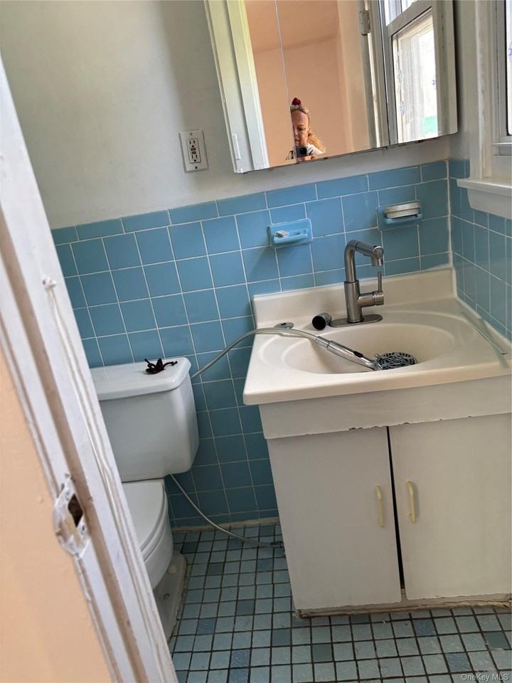 3143 101st St #2FL - Photo 3 of 6