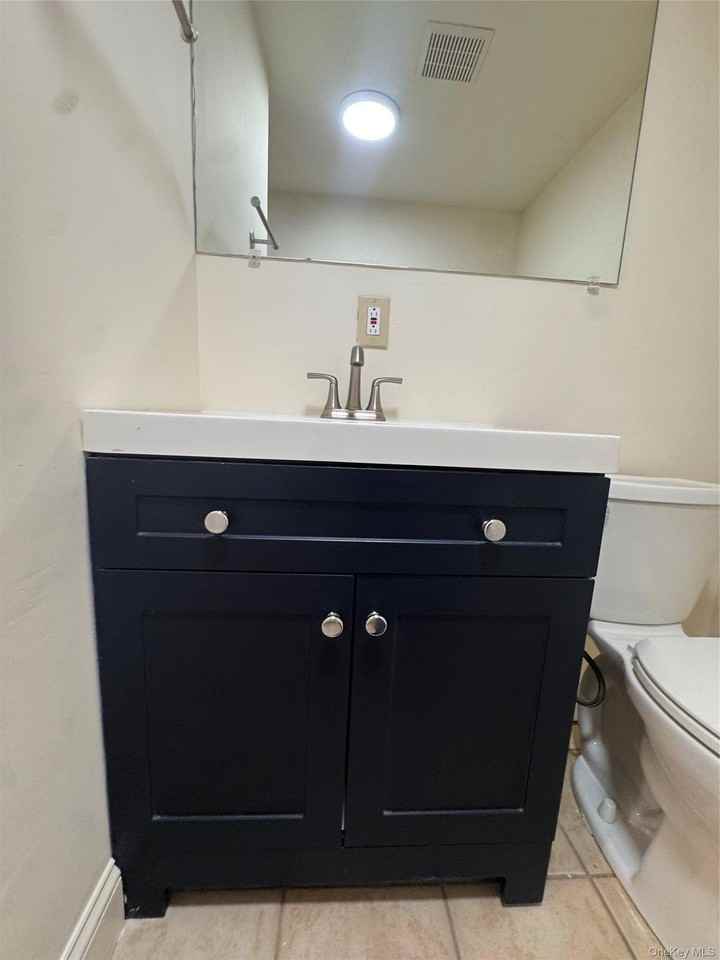390 Main St #4