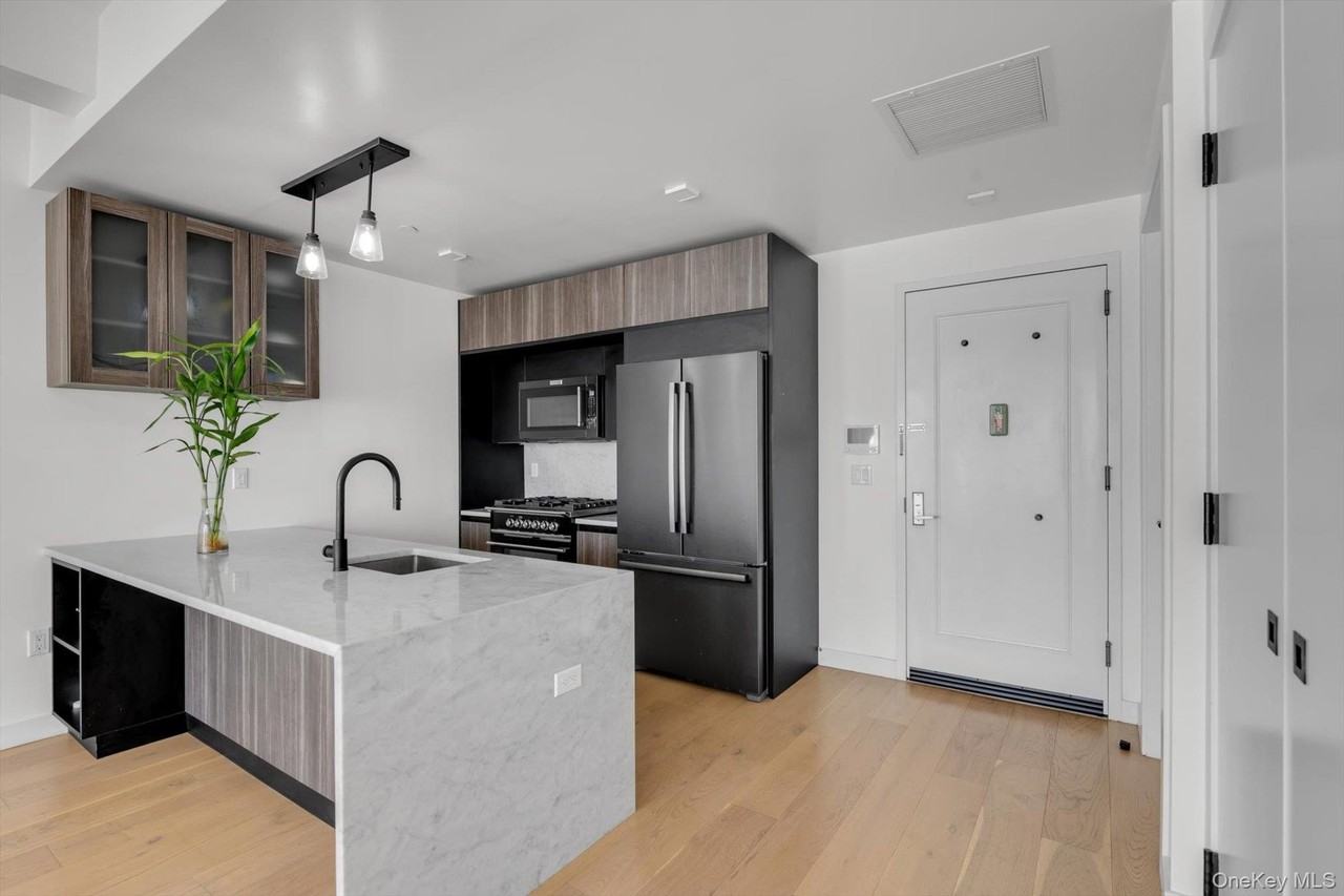 533 48th Ave #6A - Photo 5 of 20