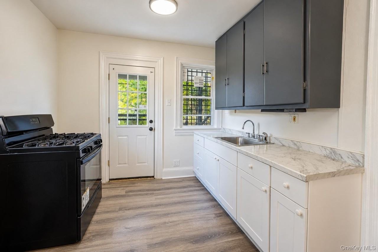 364 Ashford Ave #1W