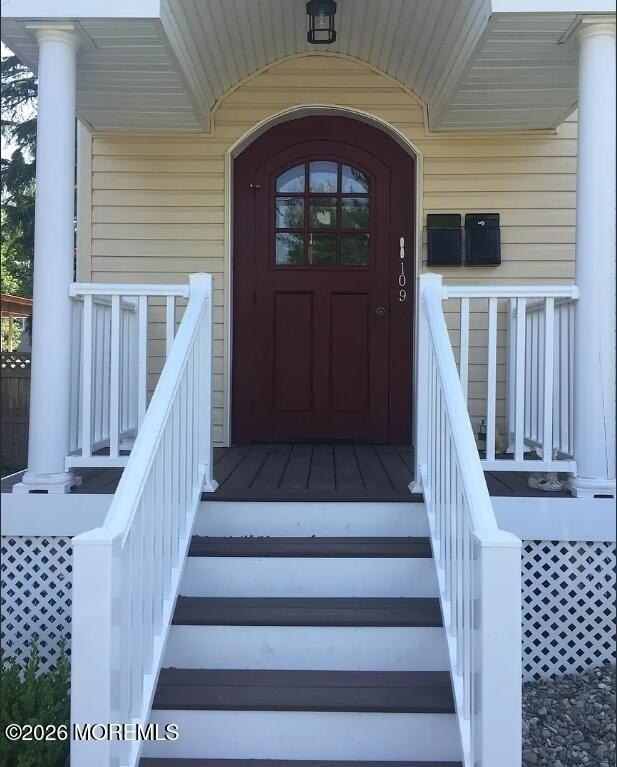 109 Hudson Ave - Photo 2 of 12
