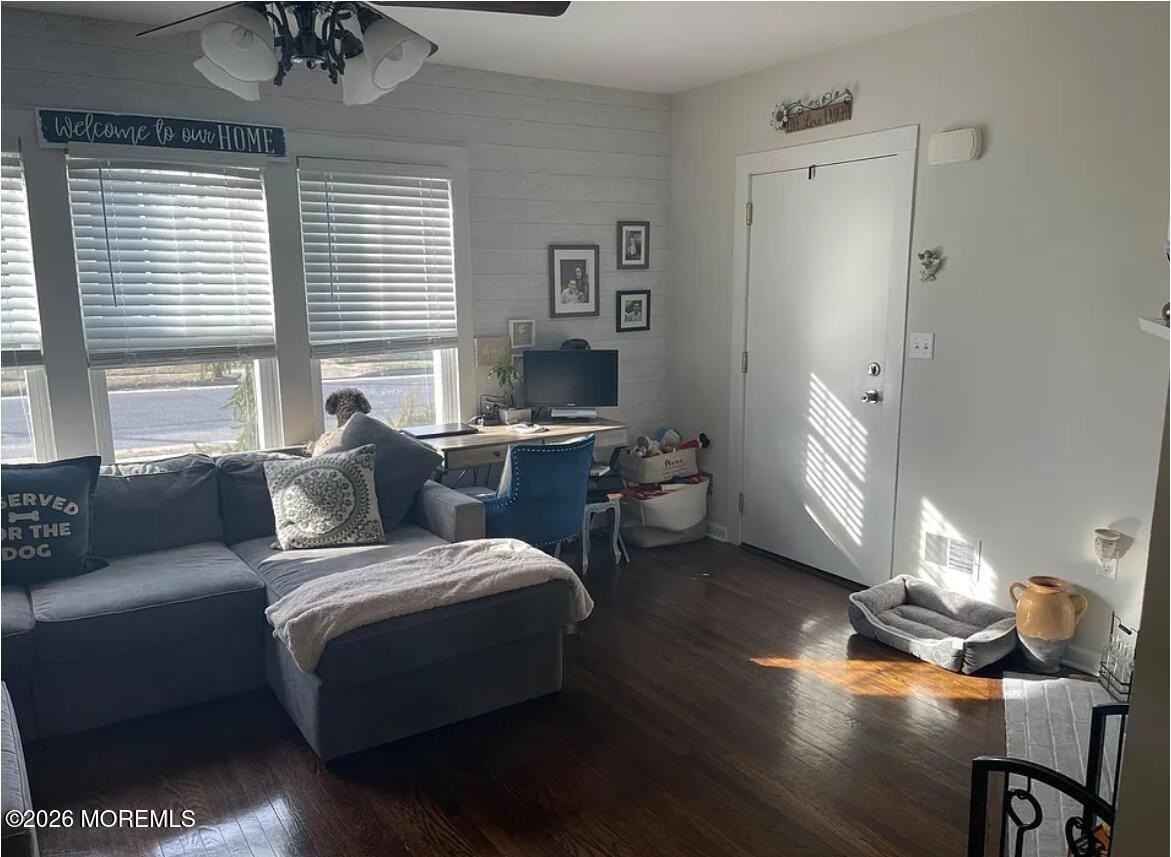 109 Hudson Ave - Photo 4 of 12
