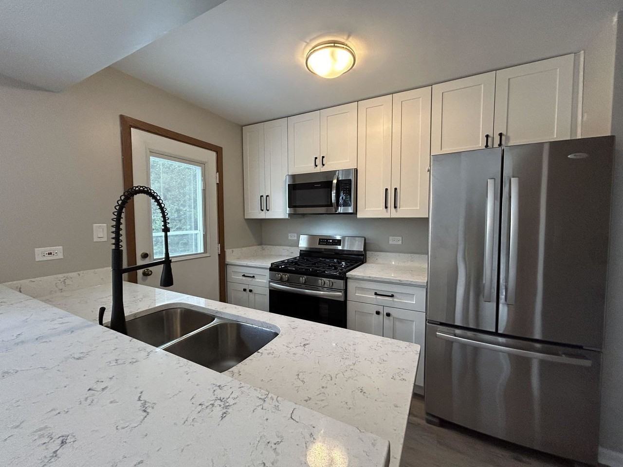 1453 N Chelsea Ave - Photo 2 of 16