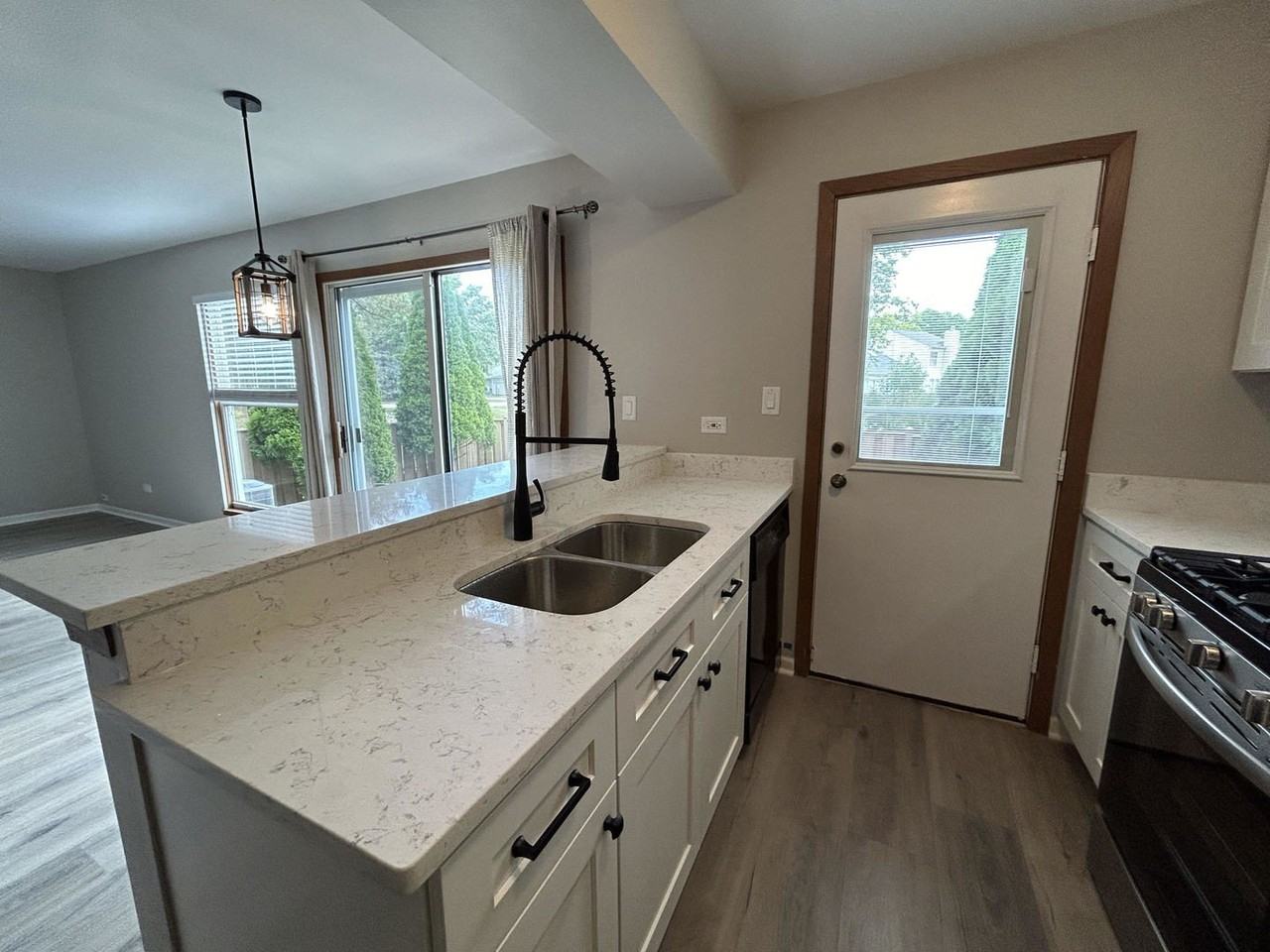 1453 N Chelsea Ave - Photo 3 of 16