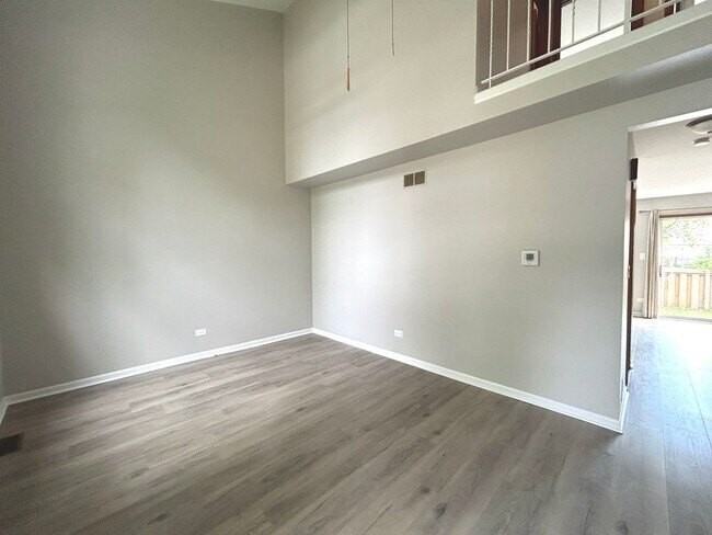 1453 N Chelsea Ave - Photo 5 of 16