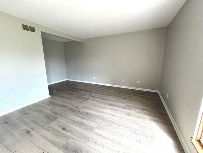 1453 N Chelsea Ave - Photo 6 of 16