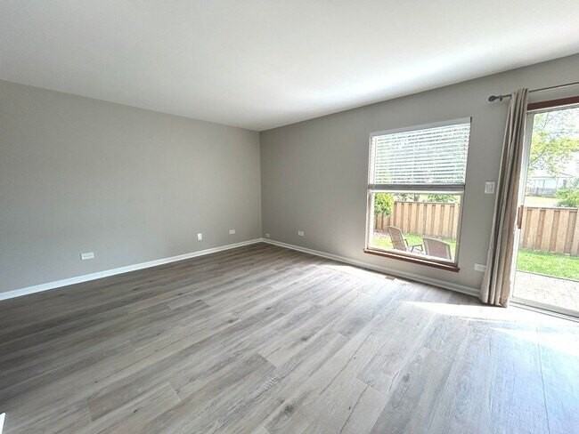 1453 N Chelsea Ave - Photo 7 of 16