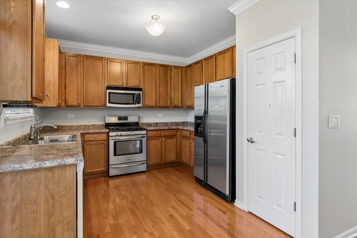 3419 Bradbury Cir - Photo 2 of 13