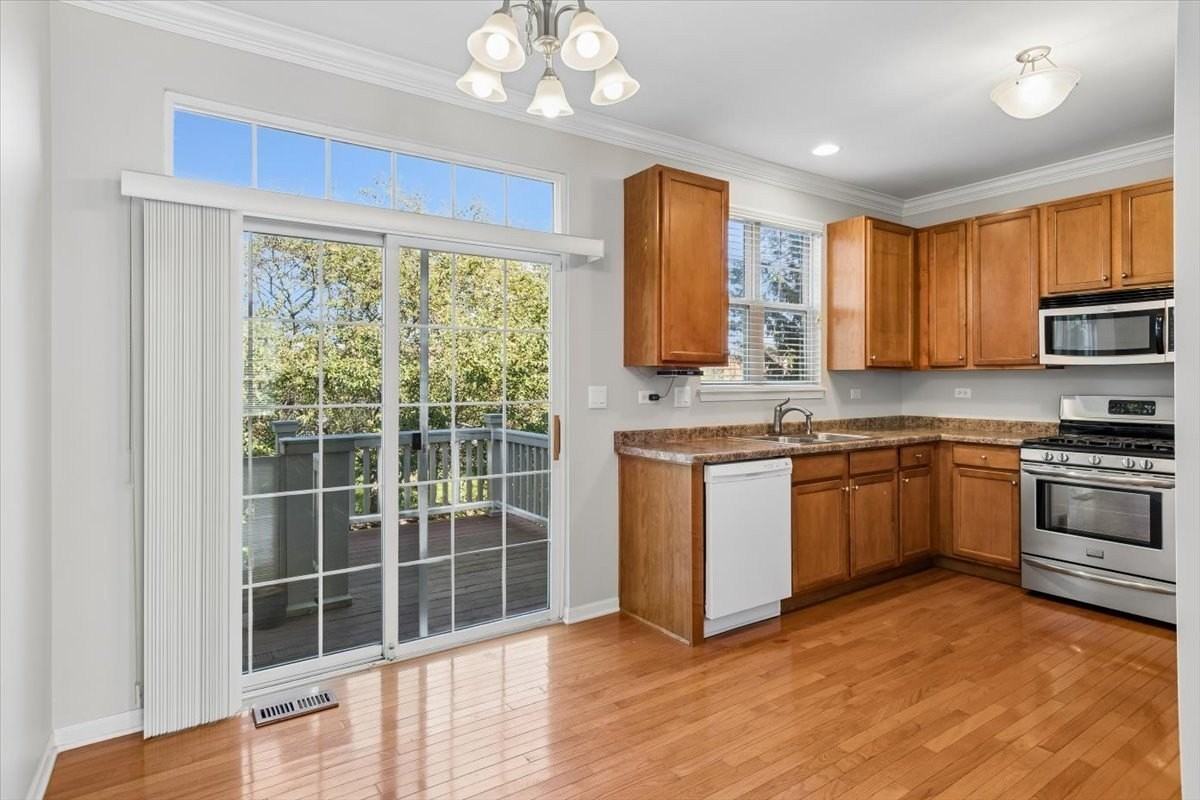 3419 Bradbury Cir - Photo 3 of 13