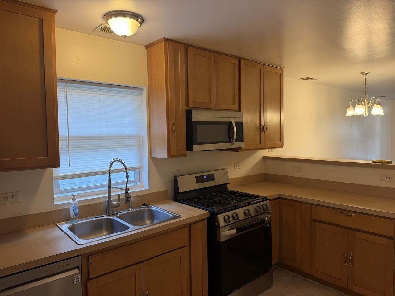6125 S Ada St #2 - Photo 5 of 18