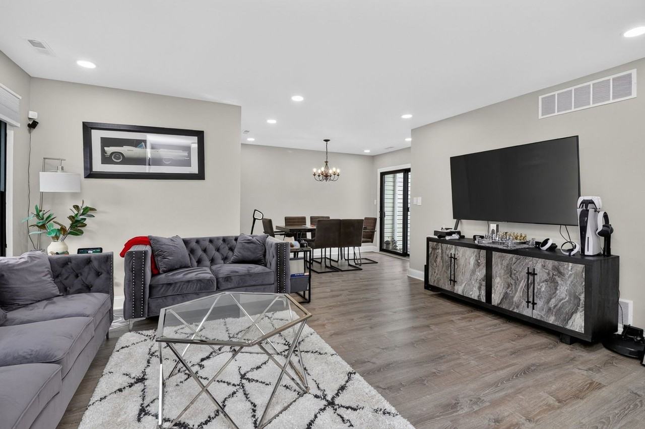 16 Majestic Dr #1 - Photo 3 of 14