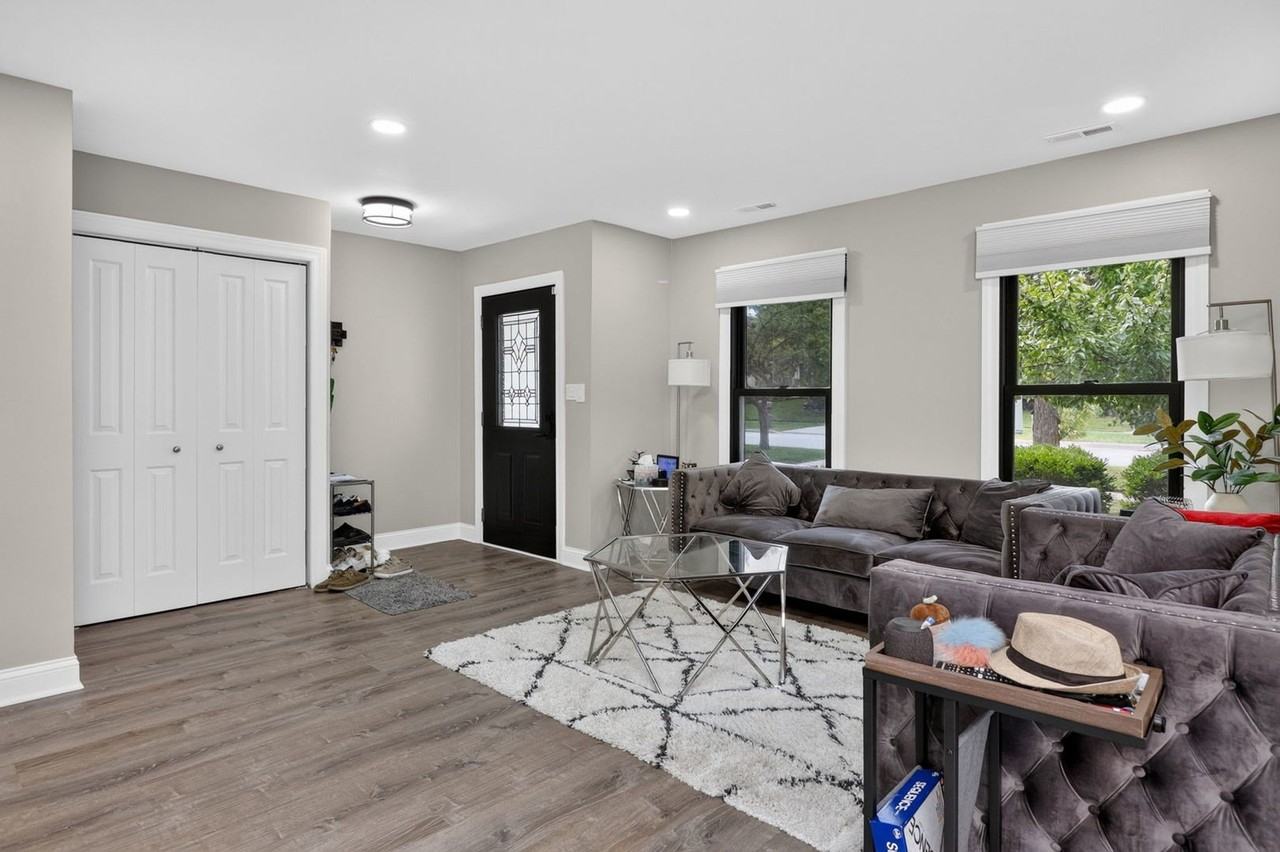 16 Majestic Dr #1 - Photo 4 of 14