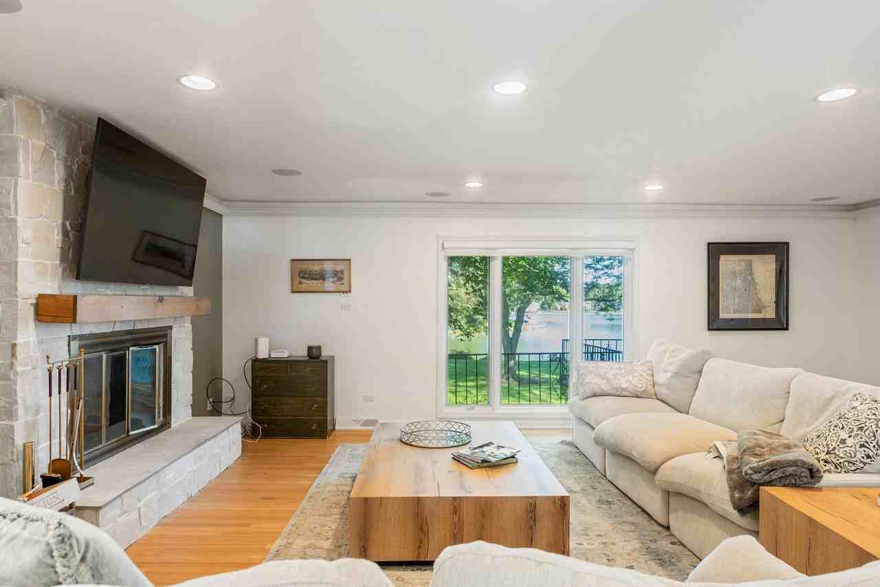 1380 Lake Shore Dr S - Photo 3 of 31