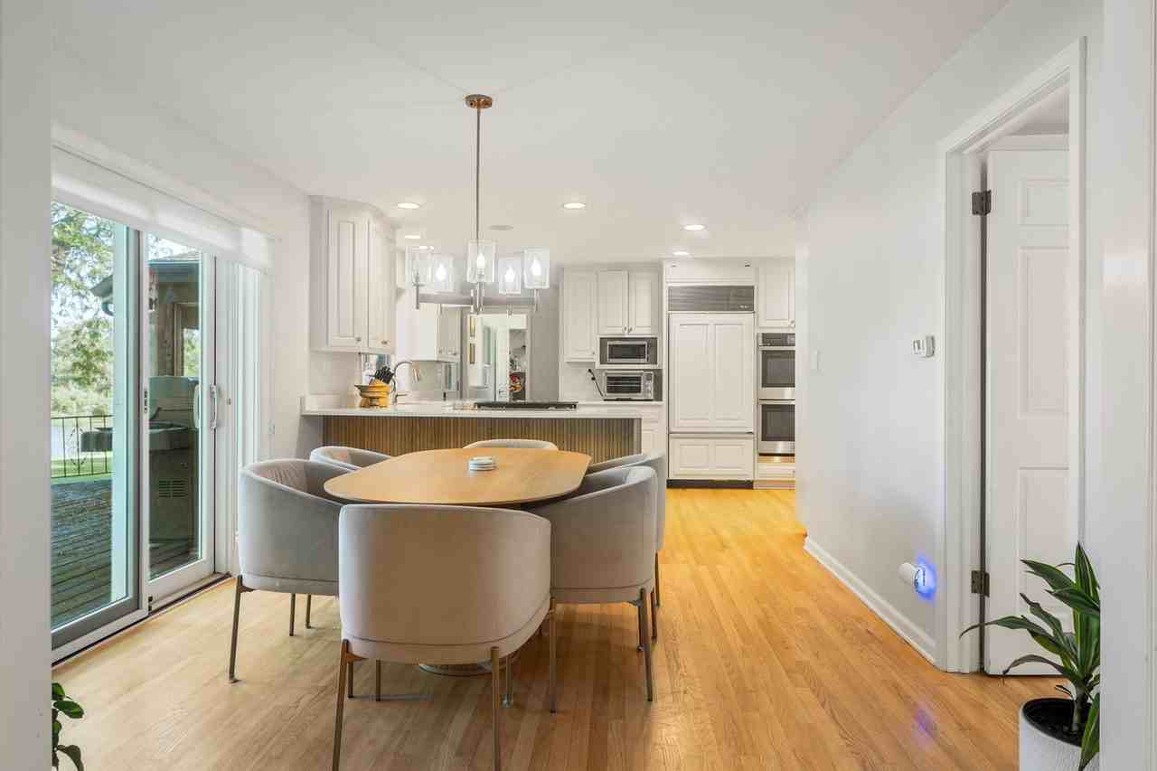 1380 Lake Shore Dr S - Photo 6 of 31