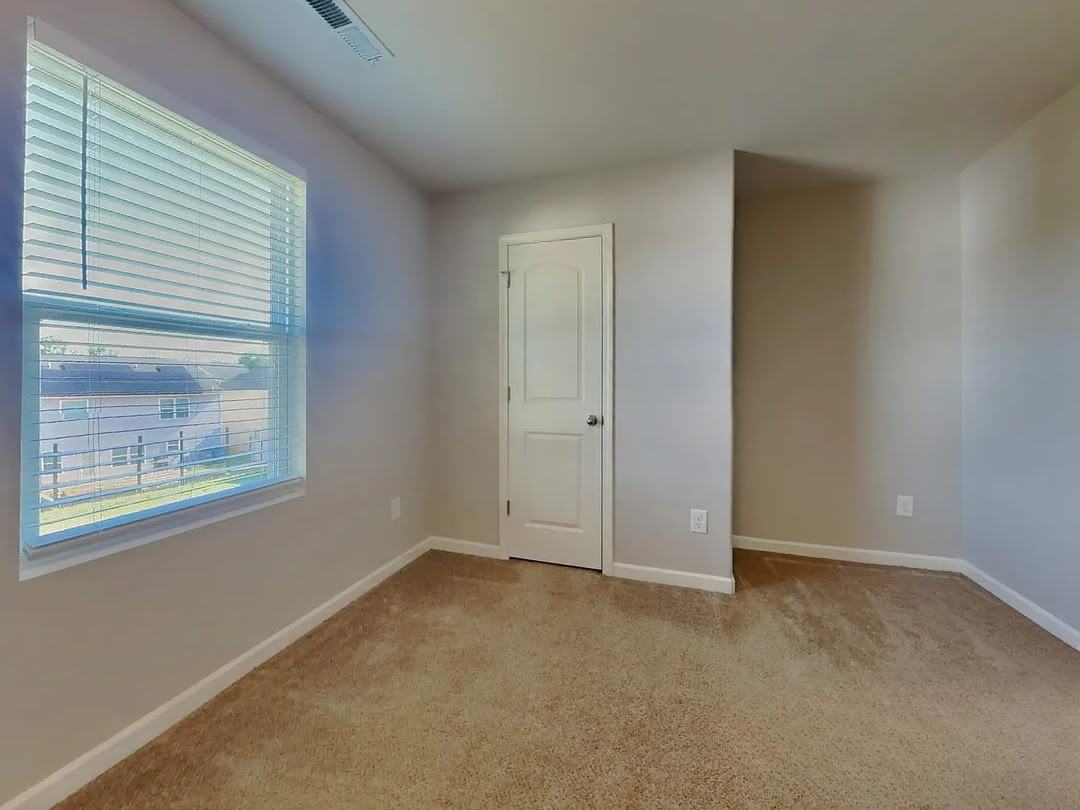 13562 Glacier Circle - Photo 4 of 9