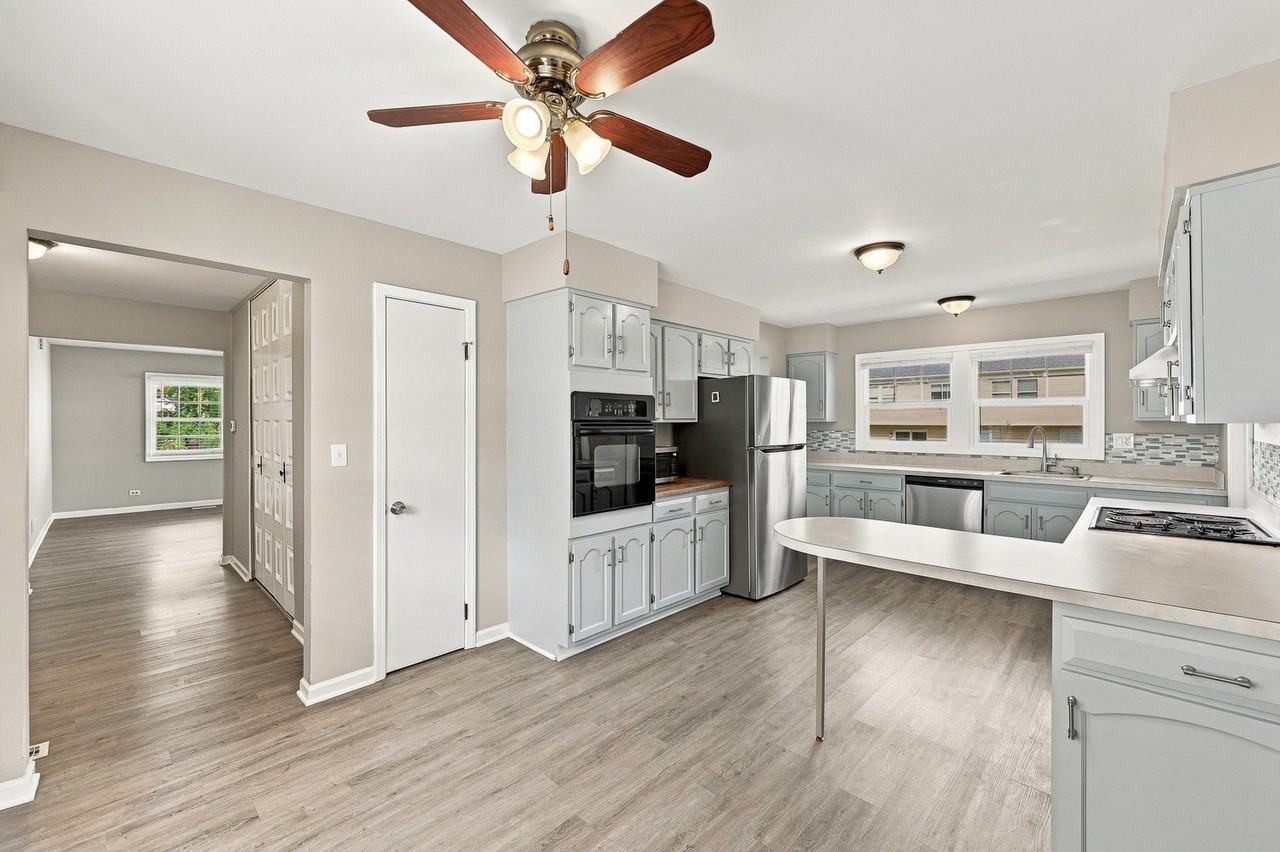 101 Emerson Dr - Photo 3 of 40